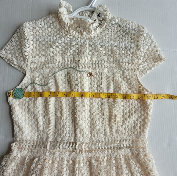 ROMEO AND JULIET COUTURE  MOCK TURTLE NECK CAP SLEEVE IVORY DRESS - Picture 7 of 16